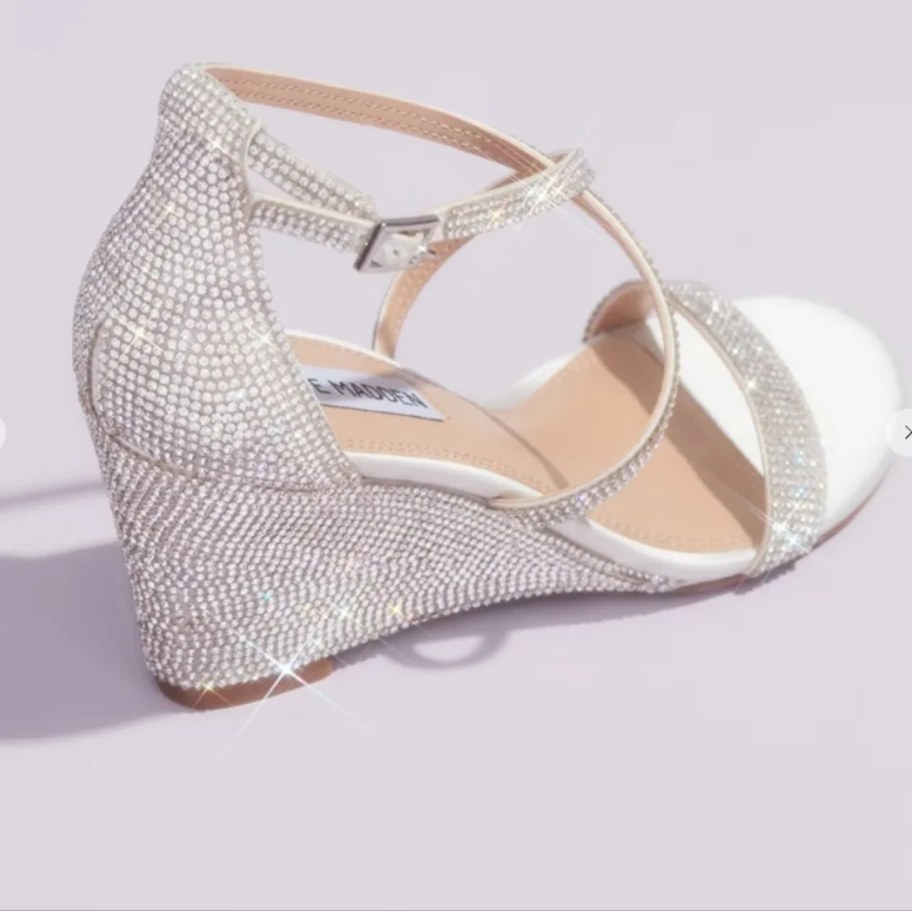 🌞2/$30 // STEVE MADDEN: Crystal Crisscross Strap Wedge Sandals - Picture 3 of 13